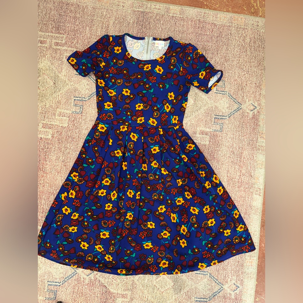 LulaRoe floral print Amelia midi dress fit and flare a line small short sleeve